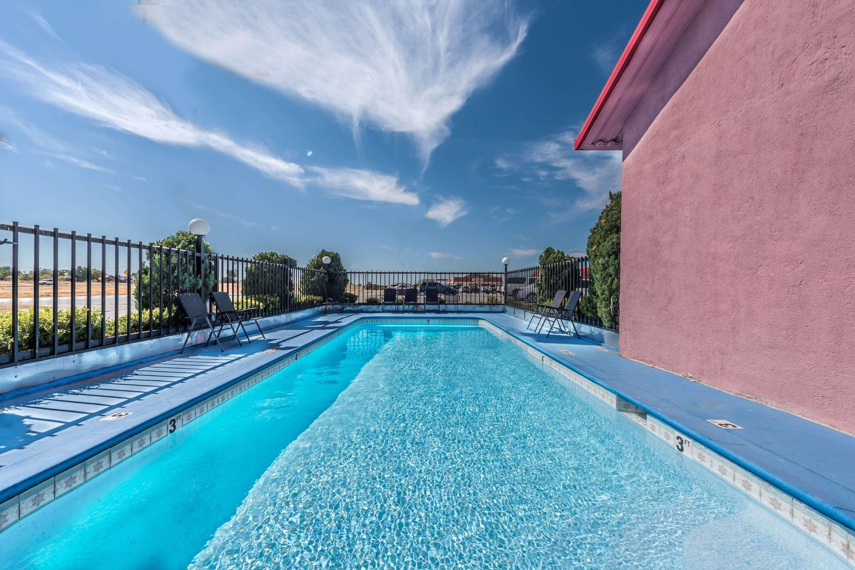 Super 8 By Wyndham Eastland Hotel Ngoại thất bức ảnh